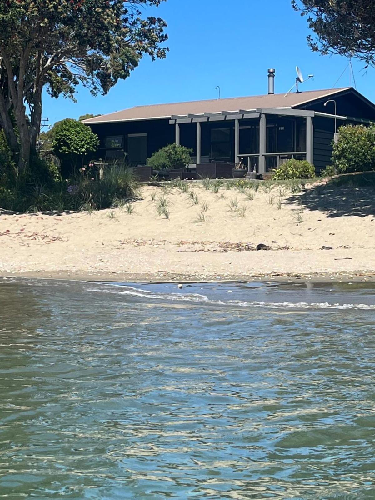 Beachfront Bliss - Your Parapara Seaside Retreat Extérieur photo